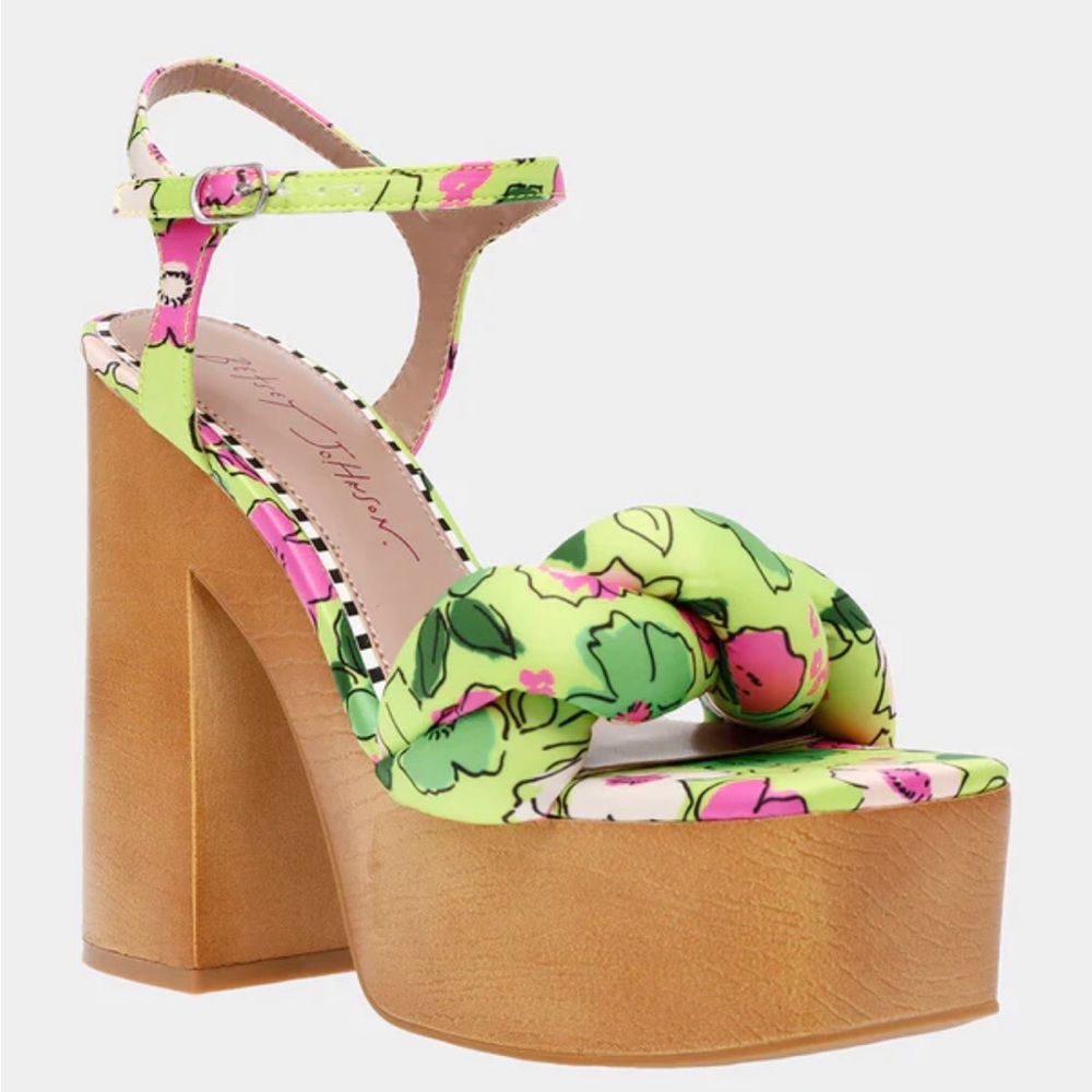 Betsey Johnson Madi Shoe Size 7- NEW WITH BOX.